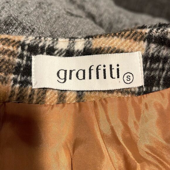 Tan Large Plaid Skirt with Back Zipper - Picture 3 of 6